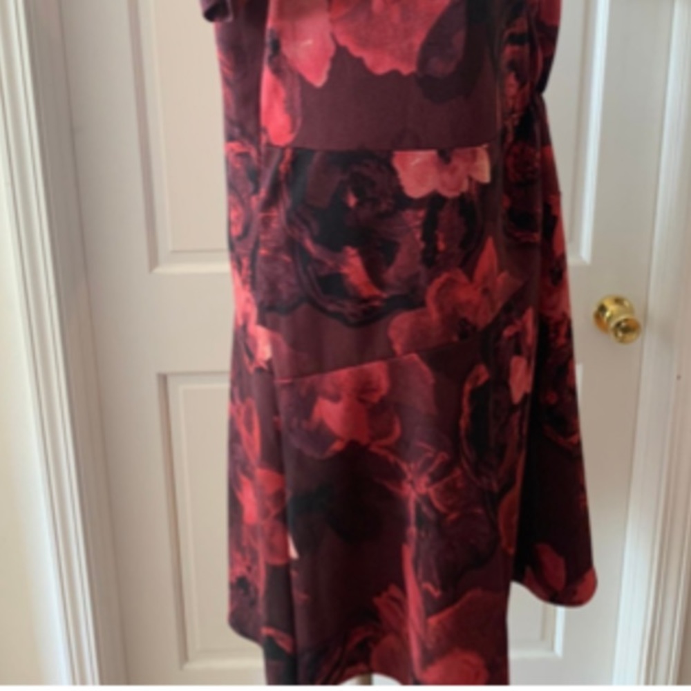 Signature collection dress - Picture 4 of 7